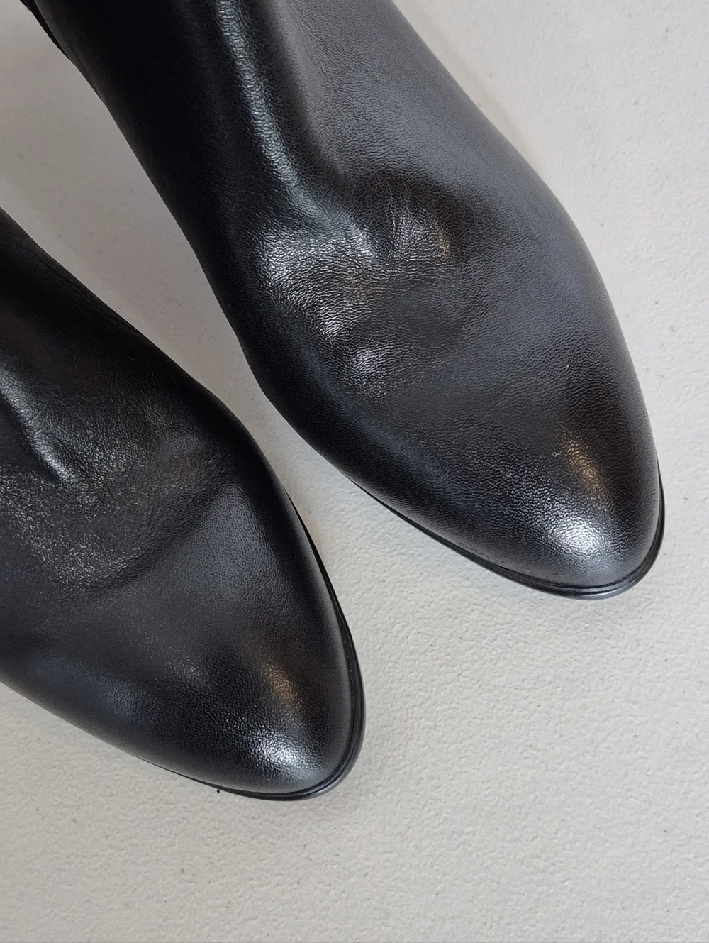 Aquatalia Black Itailian Leather and Navy Suede Ankle Boots w/ Buckle - Size 7